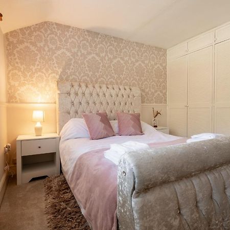 Ashbourne House - Close To Central Woking Extérieur photo