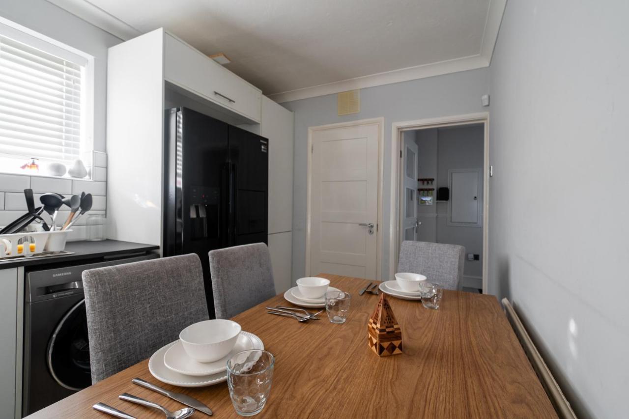 Ashbourne House - Close To Central Woking Extérieur photo