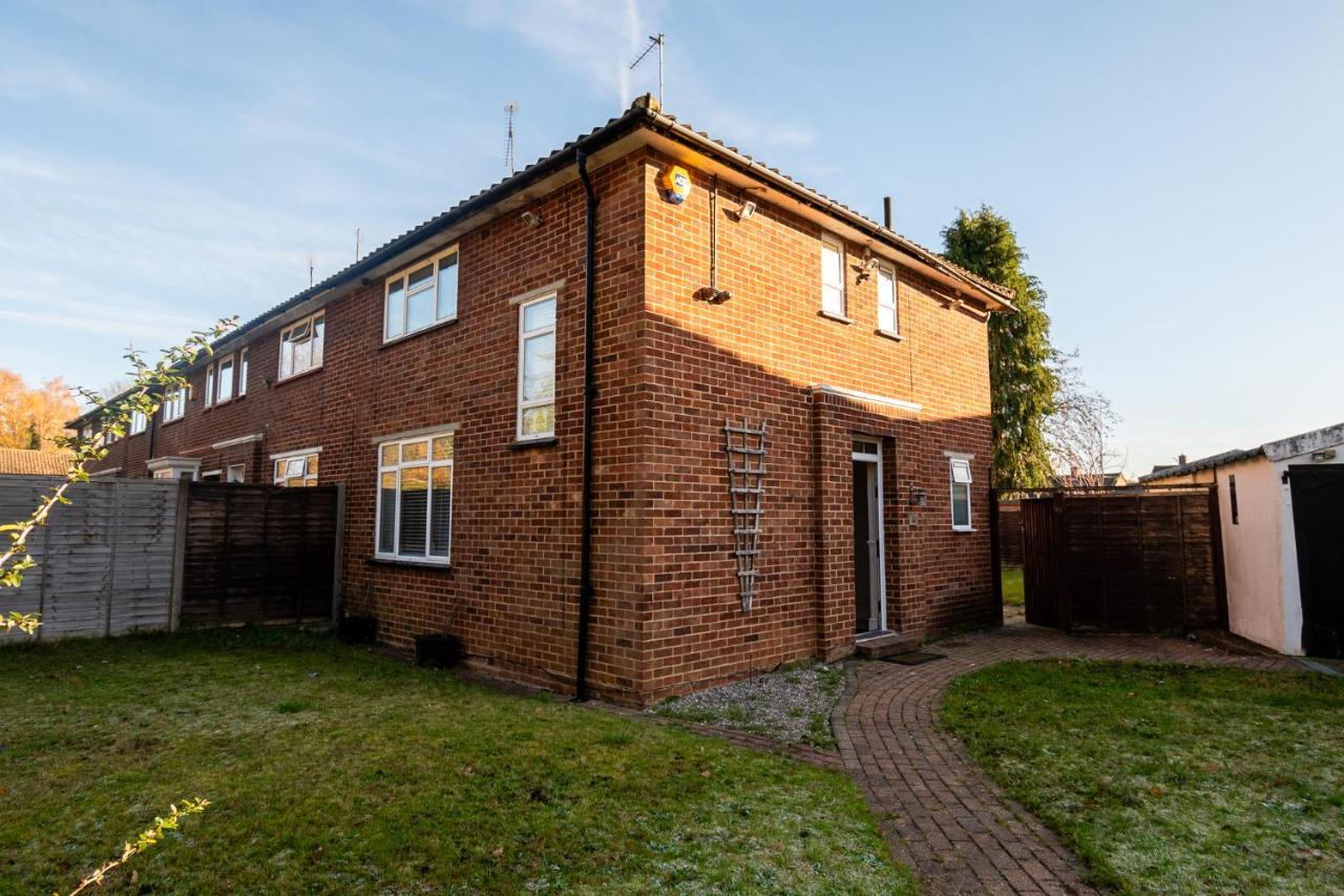 Ashbourne House - Close To Central Woking Extérieur photo